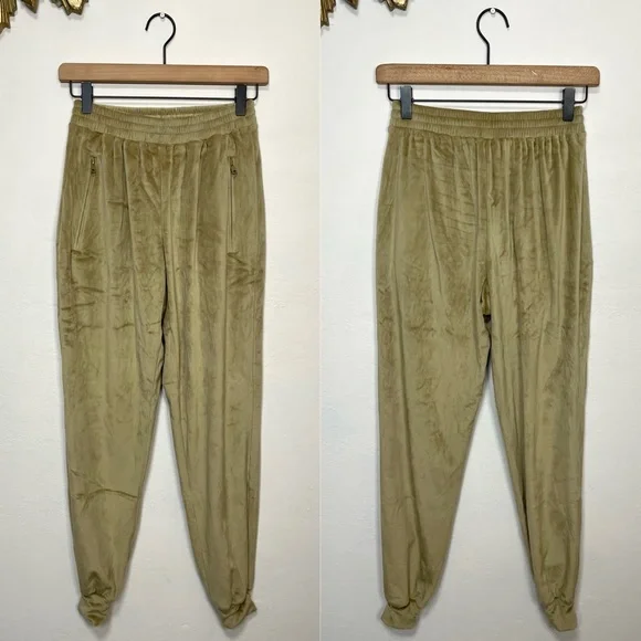 Skims Velour Joggers Gold - Picture 2 of 14
